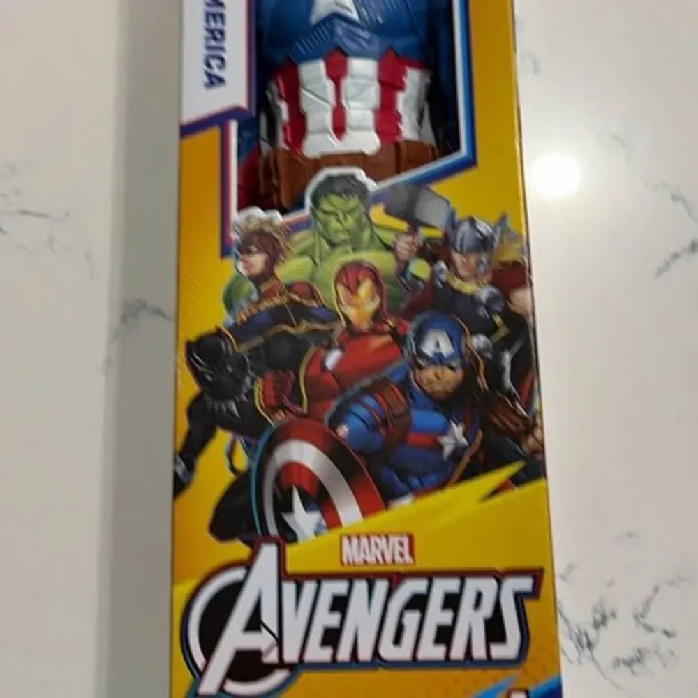 NIB Hasbro Marvel Avengers Titan Hero Series Captain America 12” Action Figure